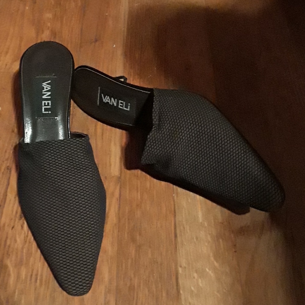 3"H 8.5 Vaneli